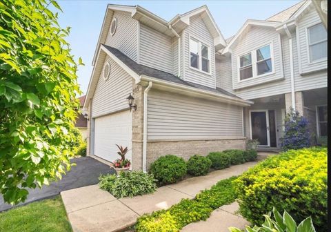 Photo of 905 Thornwood Court, St. Charles, IL 60174 (MLS # 12626116)