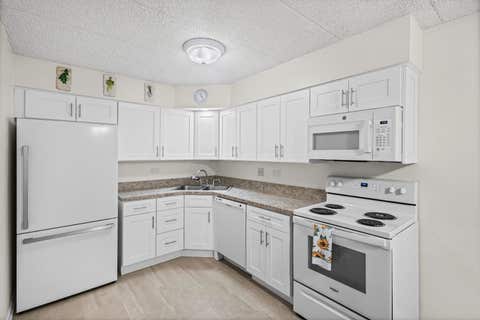 Tiny photo for 435 Cavalier Court #105C, Dundee, IL 60118 (MLS # 12697566)
