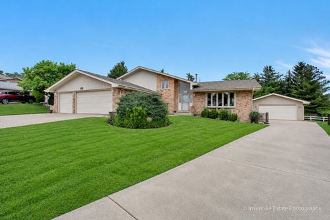 Photo of 14637 S East Abbott Road, Homer Glen, IL 60491 (MLS # 12677918)