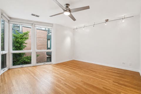Tiny photo for 2910 N Commonwealth Avenue #3, Chicago, IL 60657 (MLS # 12724946)