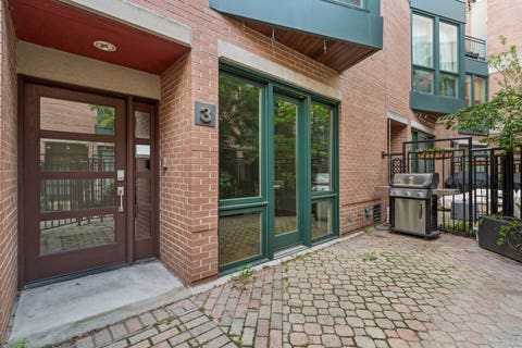 Tiny photo for 2910 N Commonwealth Avenue #3, Chicago, IL 60657 (MLS # 12724946)