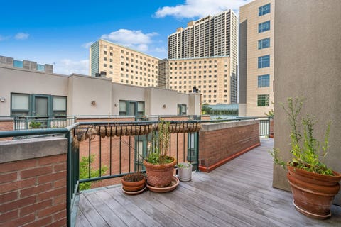 Tiny photo for 2910 N Commonwealth Avenue #3, Chicago, IL 60657 (MLS # 12724946)