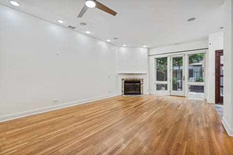 Tiny photo for 2910 N Commonwealth Avenue #3, Chicago, IL 60657 (MLS # 12724946)
