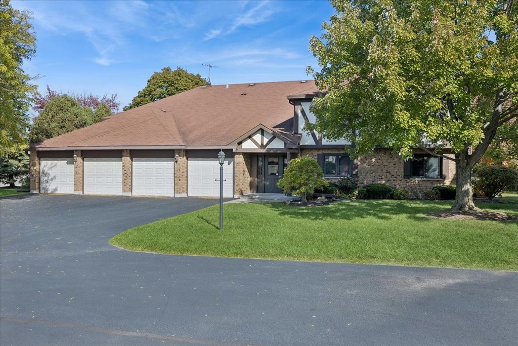 Photo for 519 Banyon Lane #A, La Grange, IL 60525 (MLS # 12501971)