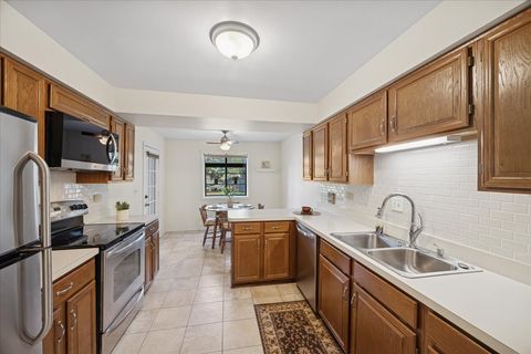 Tiny photo for 519 Banyon Lane #A, La Grange, IL 60525 (MLS # 12501971)