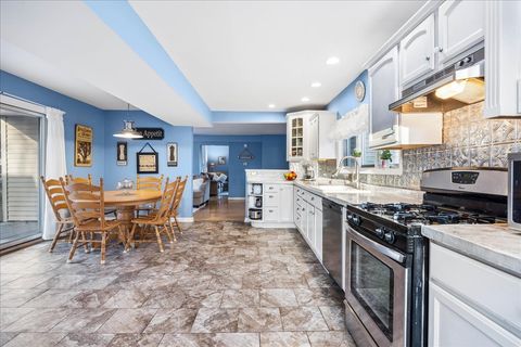 Tiny photo for 121 S Walkup Avenue, Crystal Lake, IL 60014 (MLS # 12578795)