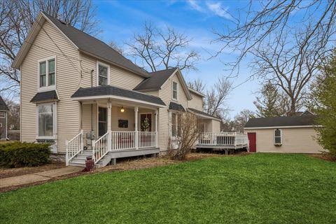 Photo of 121 S Walkup Avenue, Crystal Lake, IL 60014 (MLS # 12578795)