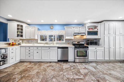 Tiny photo for 121 S Walkup Avenue, Crystal Lake, IL 60014 (MLS # 12578795)