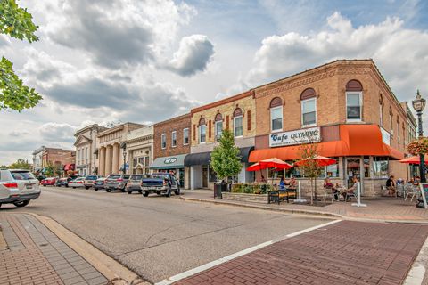 Tiny photo for 121 S Walkup Avenue, Crystal Lake, IL 60014 (MLS # 12578795)