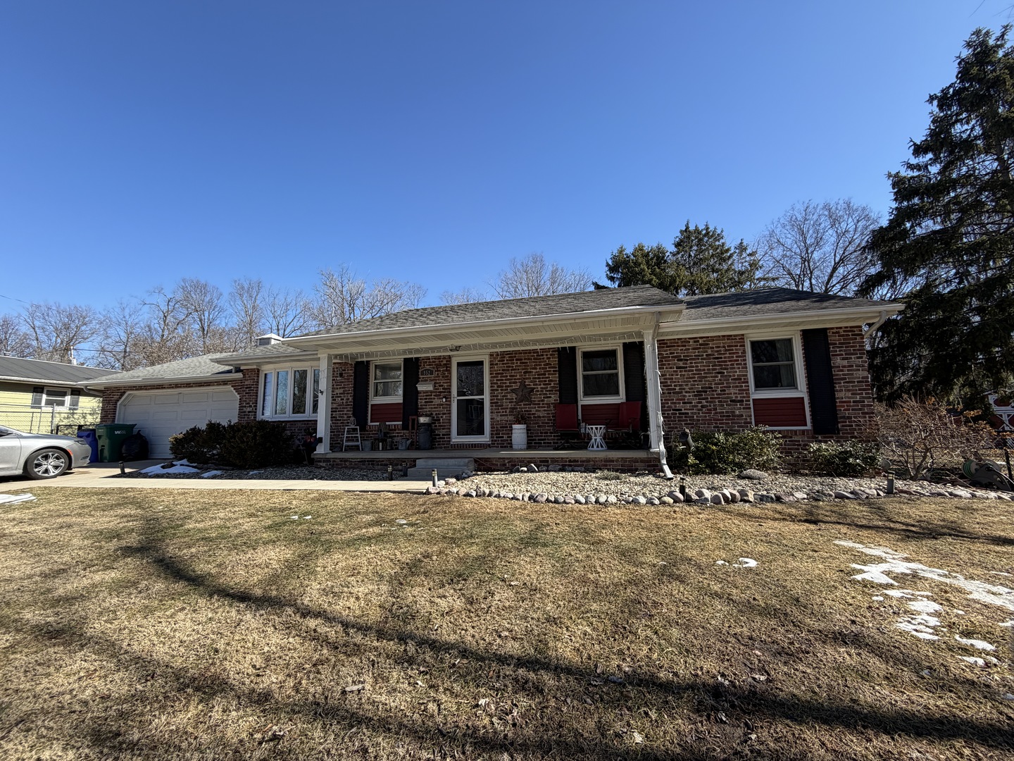 952 N Linden Avenue