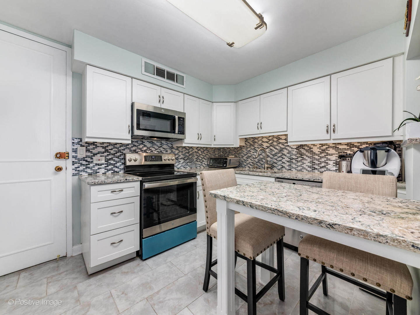 6007 N Sheridan Road 14D
