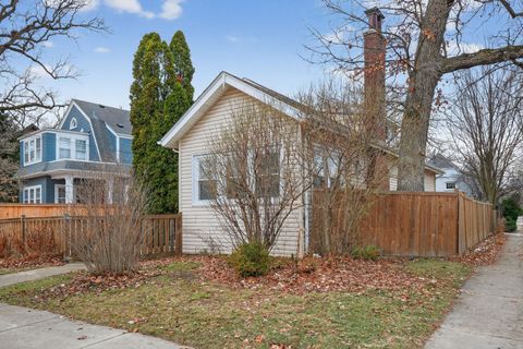 Tiny photo for 979 Vine Street, Winnetka, IL 60093 (MLS # 12476547)