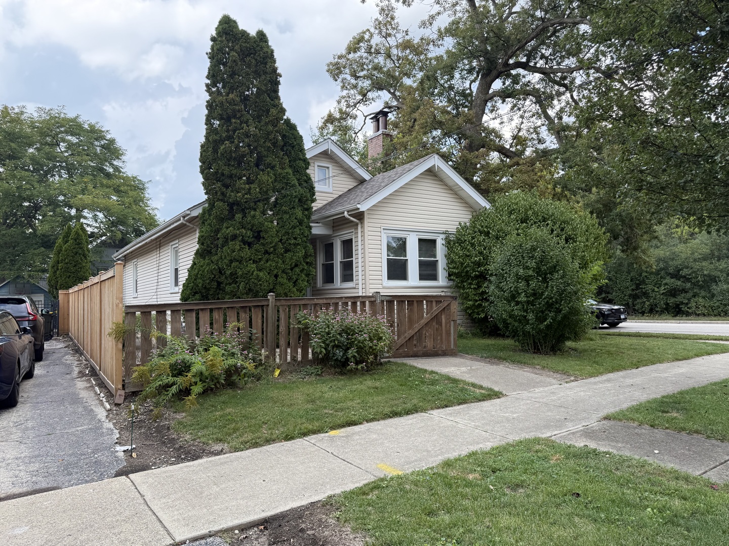 979 Vine Street