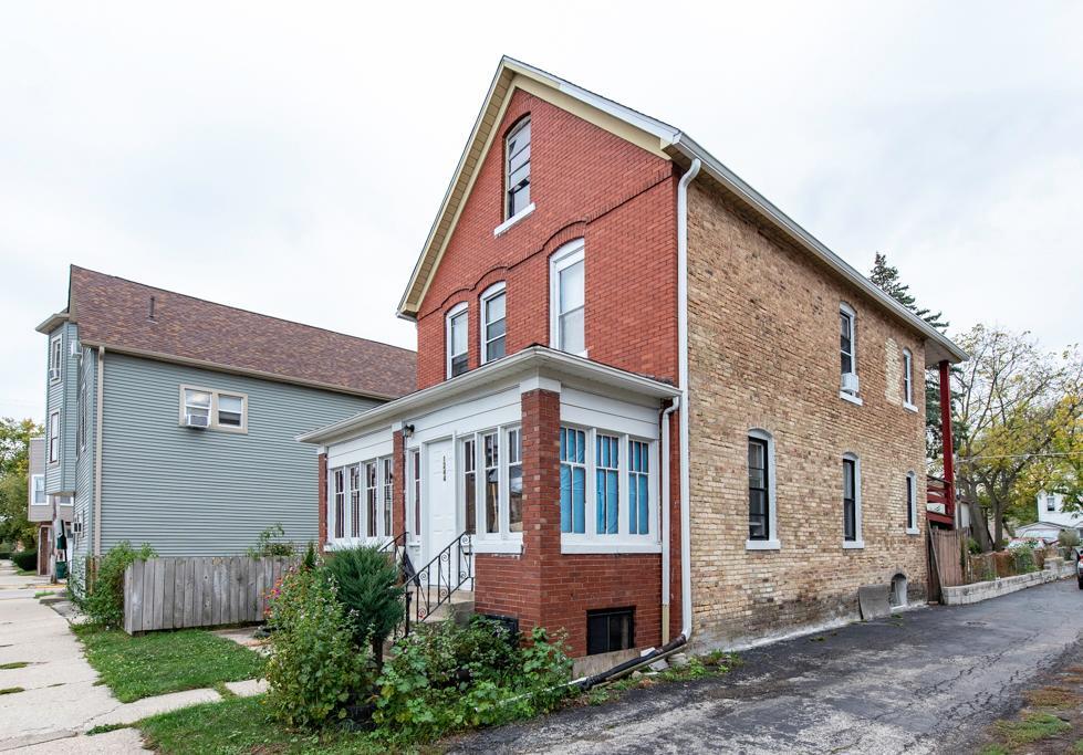 1244 Victoria Avenue