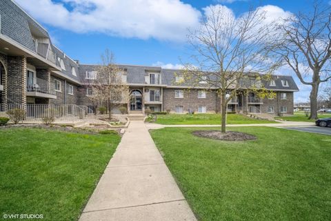Photo of 860 Winesap Court #308, Prospect Heights, IL 60070 (MLS # 12488153)