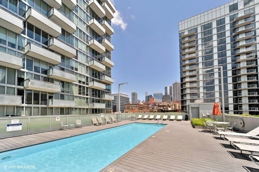 659 W Randolph Street 420