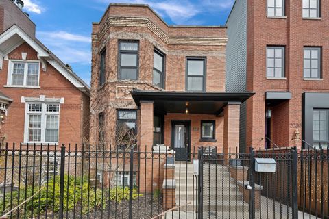 2032 W Iowa Street Chicago IL 60622