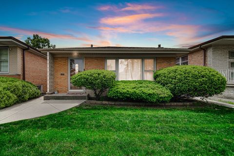 Photo of 2605 W 83rd Place, Chicago, IL 60652 (MLS # 12660983)