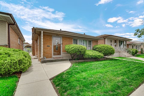 Tiny photo for 2605 W 83rd Place, Chicago, IL 60652 (MLS # 12660983)