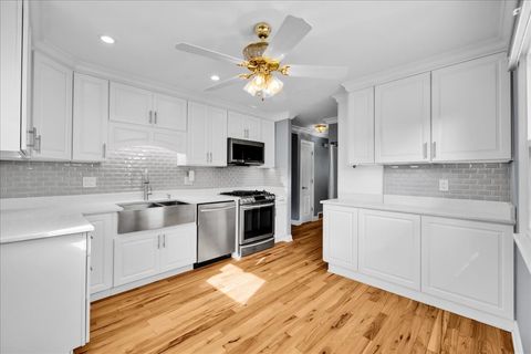 Tiny photo for 1427 S Busse Road, Mount Prospect, IL 60056 (MLS # 12510469)