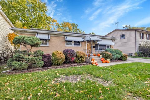 Photo of 1427 S Busse Road, Mount Prospect, IL 60056 (MLS # 12510469)