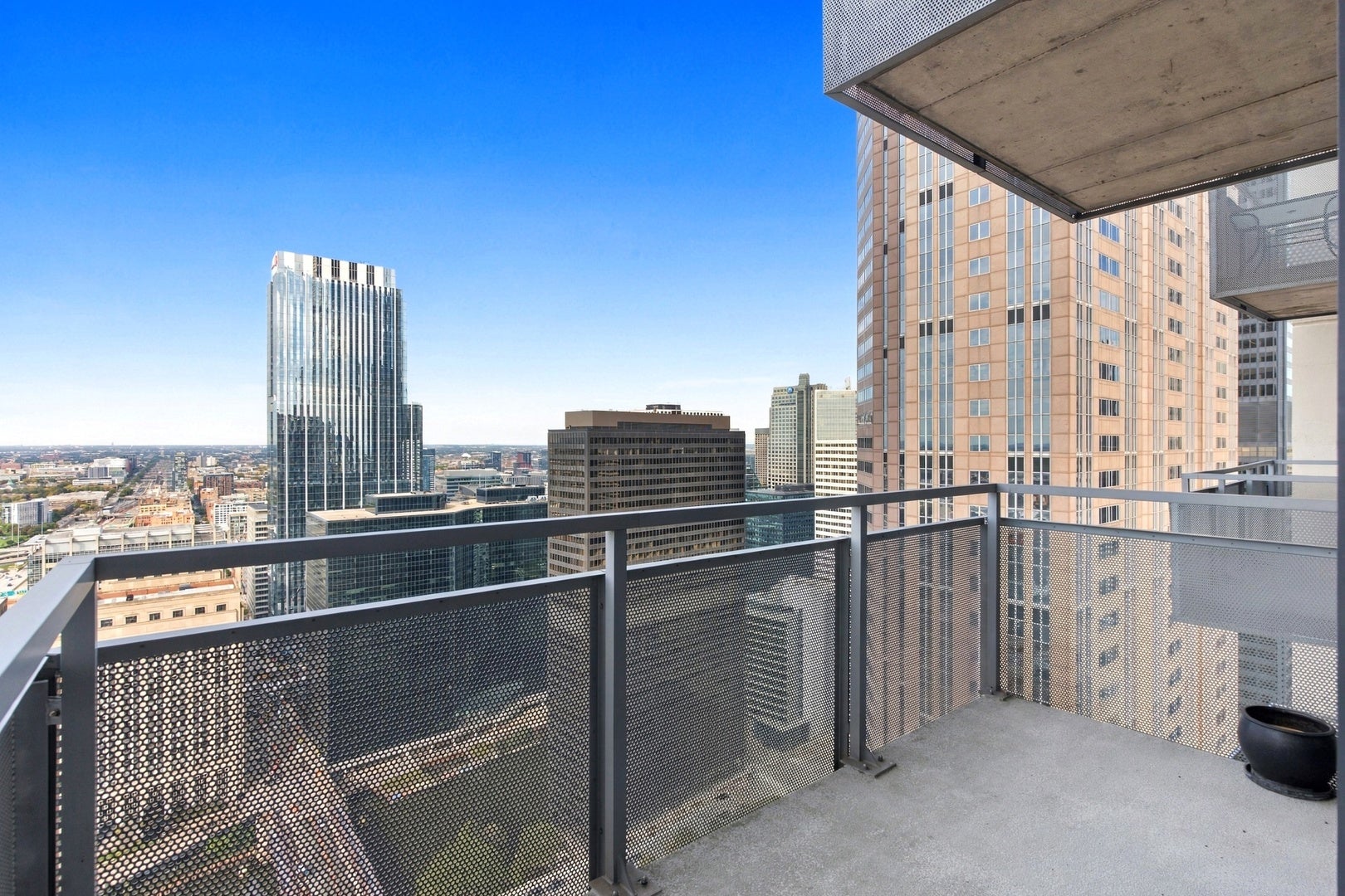 235 W VAN BUREN Street 4013