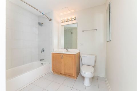 Tiny photo for 1 E 8TH Street #511, Chicago, IL 60605 (MLS # 12475287)