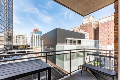 Tiny photo for 1 E 8TH Street #511, Chicago, IL 60605 (MLS # 12475287)