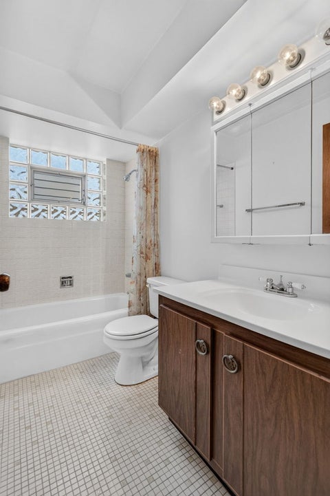 Tiny photo for 6150 S Kensington Avenue #101c, Countryside, IL 60525 (MLS # 12762884)