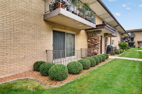 Tiny photo for 6150 S Kensington Avenue #101c, Countryside, IL 60525 (MLS # 12762884)