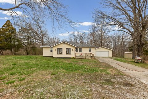 Photo of 2429 Overbeck Lane, Centralia, IL 62801 (MLS # 12593180)