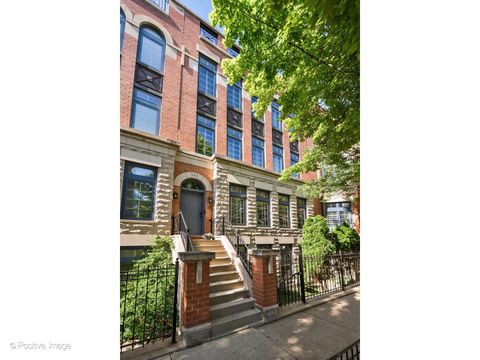 Photo of 344 W HURON Street, Chicago, IL 60654 (MLS # 12679480)