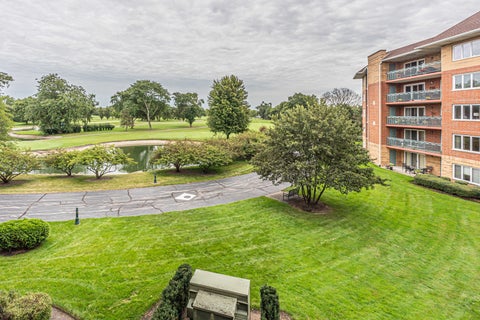 Tiny photo for 720 Creekside Drive #303, Mount Prospect, IL 60056 (MLS # 12778630)