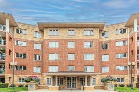 Tiny photo for 720 Creekside Drive #303, Mount Prospect, IL 60056 (MLS # 12778630)