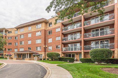 Tiny photo for 720 Creekside Drive #303, Mount Prospect, IL 60056 (MLS # 12778630)