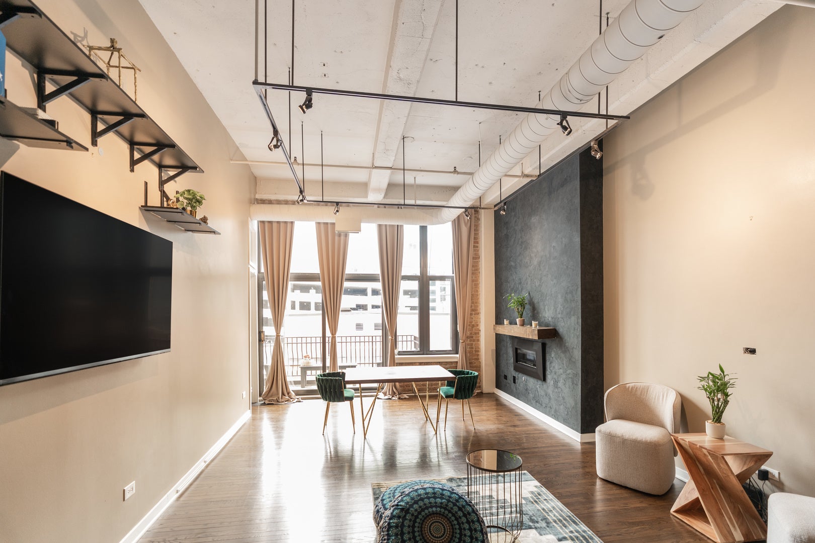 333 W Hubbard Street 605