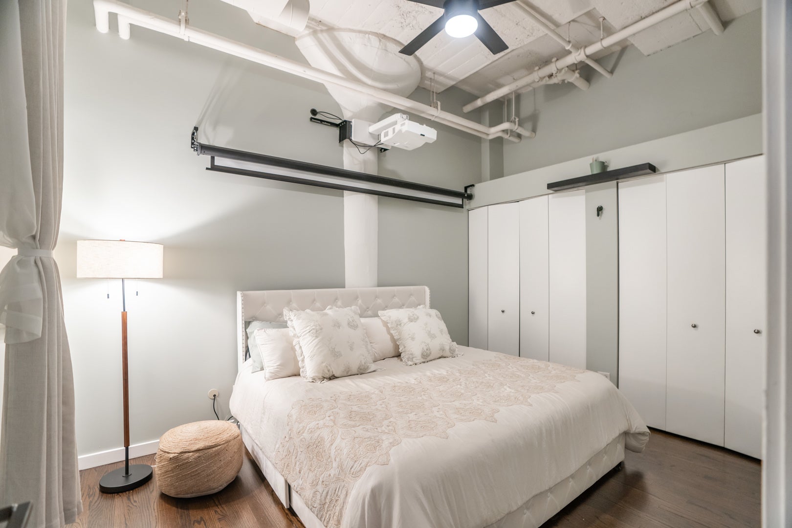 333 W Hubbard Street 605