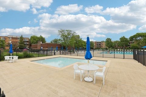 Tiny photo for 263 S Clubhouse Drive S #304, Palatine, IL 60074 (MLS # 12546964)