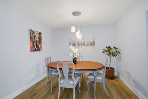 Tiny photo for 263 S Clubhouse Drive S #304, Palatine, IL 60074 (MLS # 12546964)