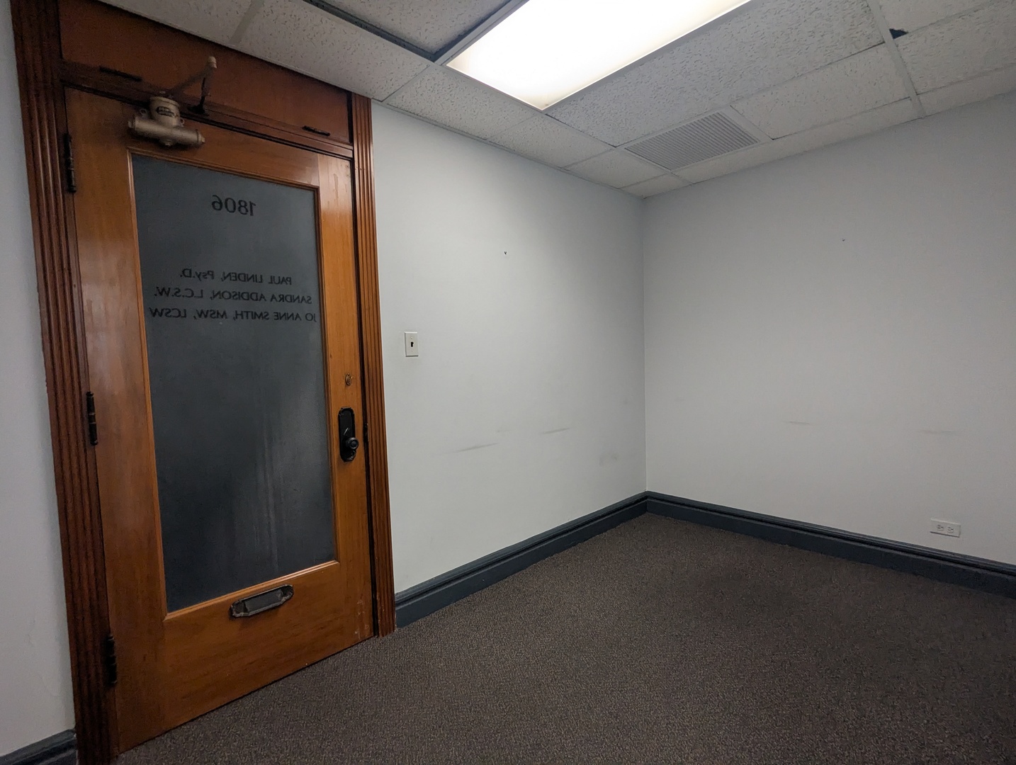 111 N Wabash Avenue 1806