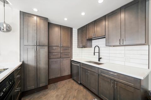 Tiny photo for 21 W Goethe Street #18GH, Chicago, IL 60610 (MLS # 12599330)