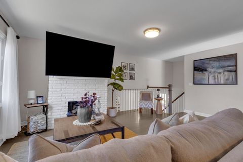 Tiny photo for 437 Eagle View Drive, Carol Stream, IL 60188 (MLS # 12508940)