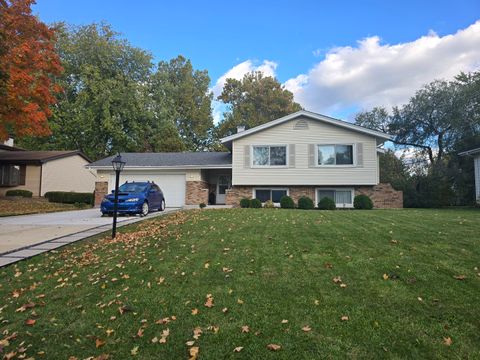 Photo of 437 Eagle View Drive, Carol Stream, IL 60188 (MLS # 12508940)
