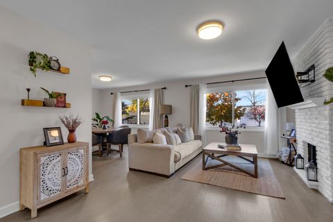 Tiny photo for 437 Eagle View Drive, Carol Stream, IL 60188 (MLS # 12508940)