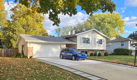 Tiny photo for 437 Eagle View Drive, Carol Stream, IL 60188 (MLS # 12508940)