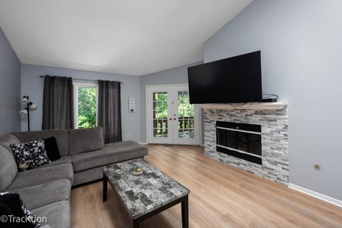 Tiny photo for 1014 Braemoor Drive #B, Downers Grove, IL 60515 (MLS # 12526418)