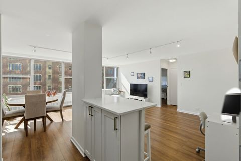 Tiny photo for 3900 N Lake Shore Drive #9D, Chicago, IL 60613 (MLS # 12587932)