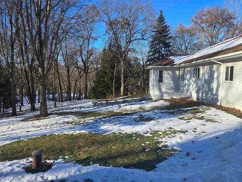 Tiny photo for 12719 GardenPlain Road, Morrison, IL 61270 (MLS # 100000050)