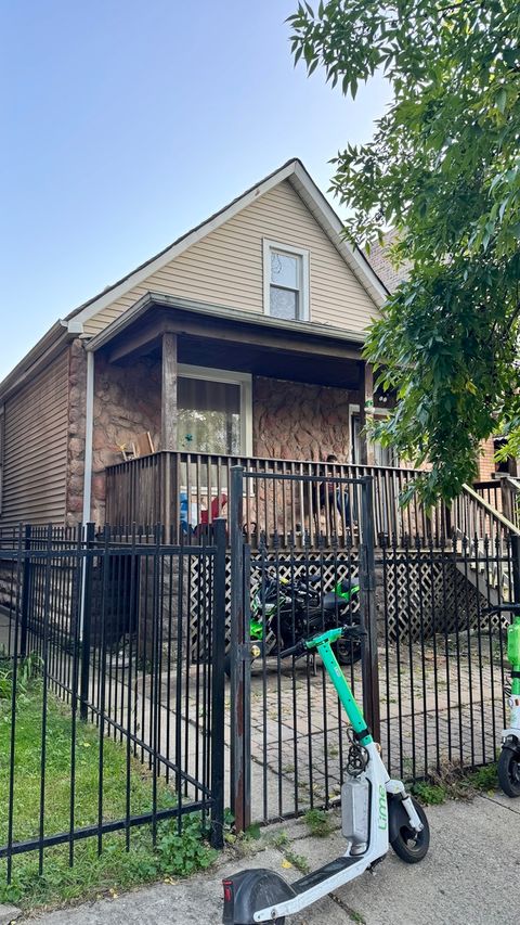 Photo of 4925 W Erie Street, Chicago, IL 60644 (MLS # 12470065) Photo of 4925 W Erie Street, Chicago, IL 60644 (MLS # 12470065)