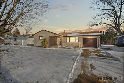 Tiny photo for 1118 HOLMES Place, DeKalb, IL 60115 (MLS # 12554724)